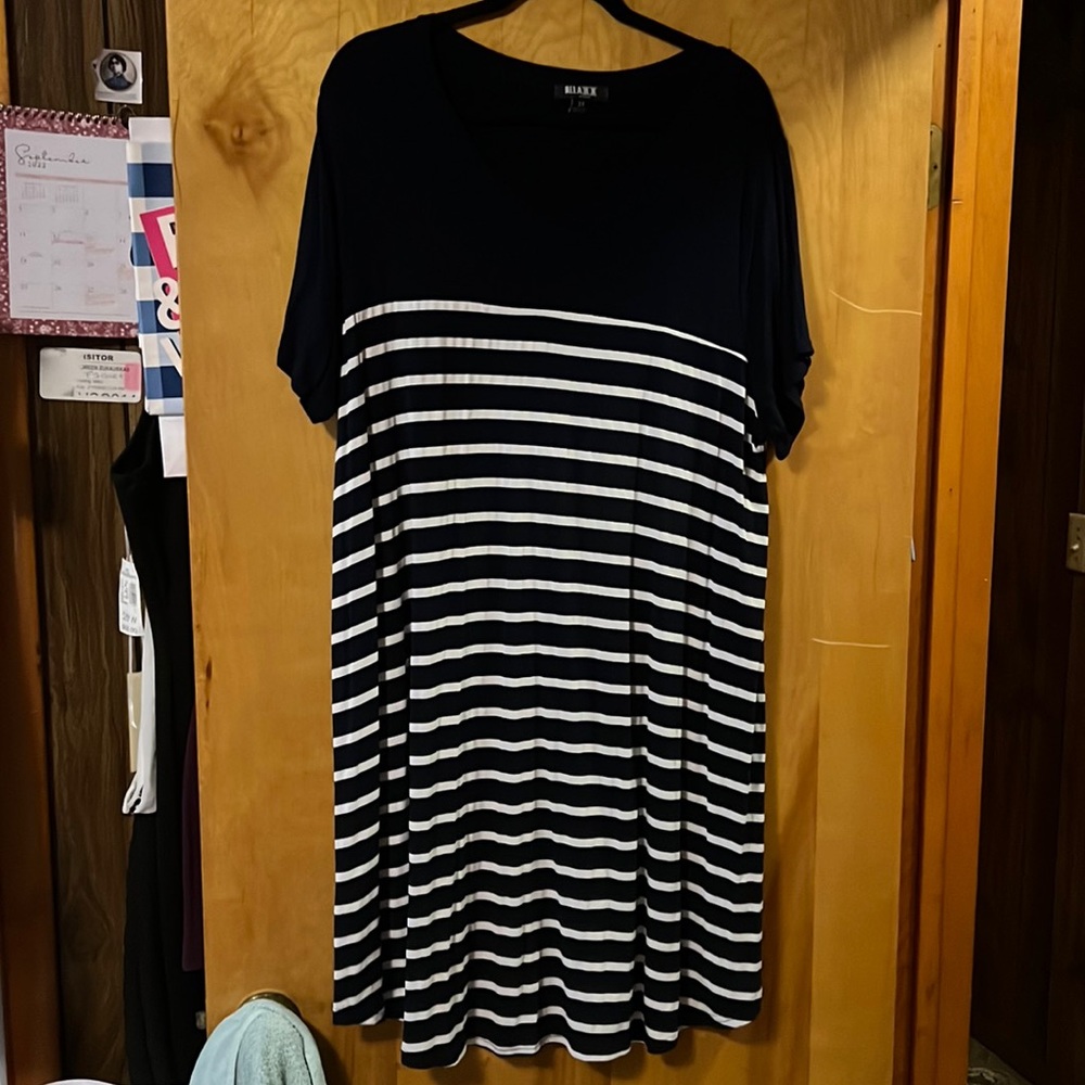 Causal & Comfy Dress! Navy Blue & White Stripped! Size 3X